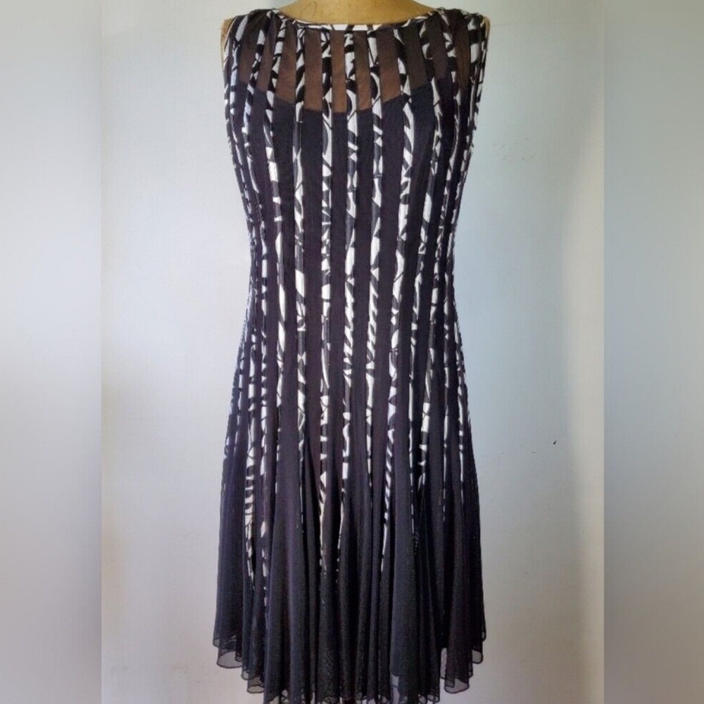 NWT XSCAPE Black White Floral Stripe Sleeveless Fit & Flare Dress Womens 6 X7509